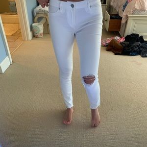 White jeans with rip in the knee